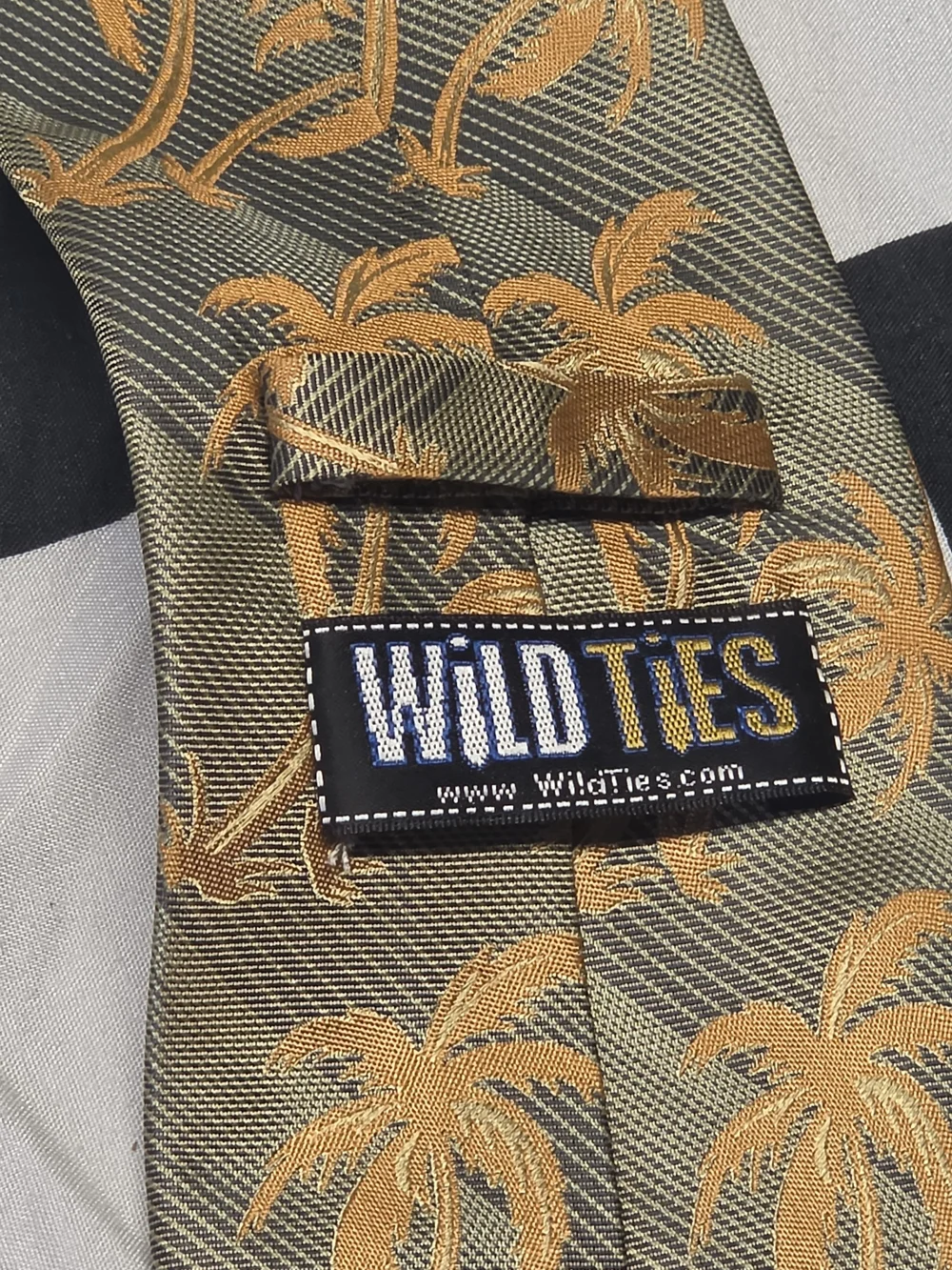 Classic Palm Tree Pattern Men's Tie in Olive Green and Gold